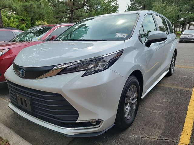 2023 Toyota Sienna XLE