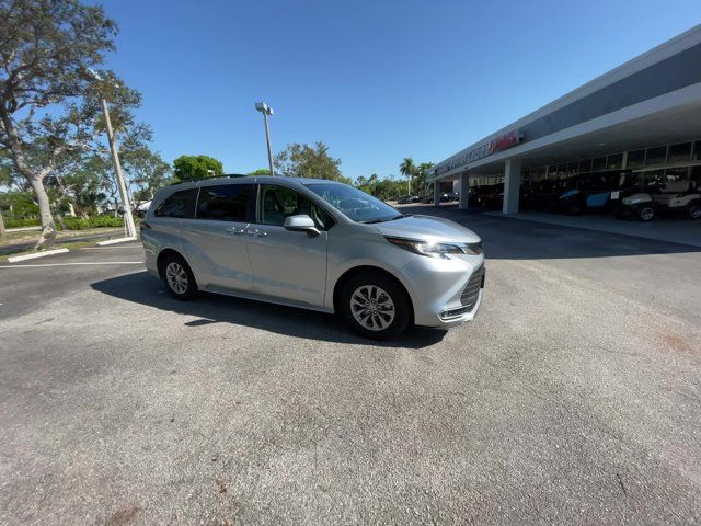 2023 Toyota Sienna XLE