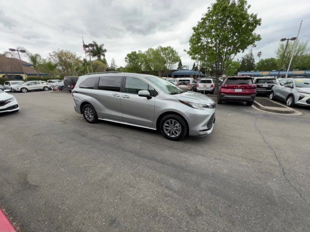 2023 Toyota Sienna XLE