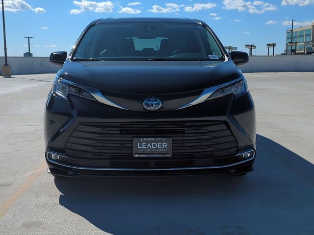 2023 Toyota Sienna XLE