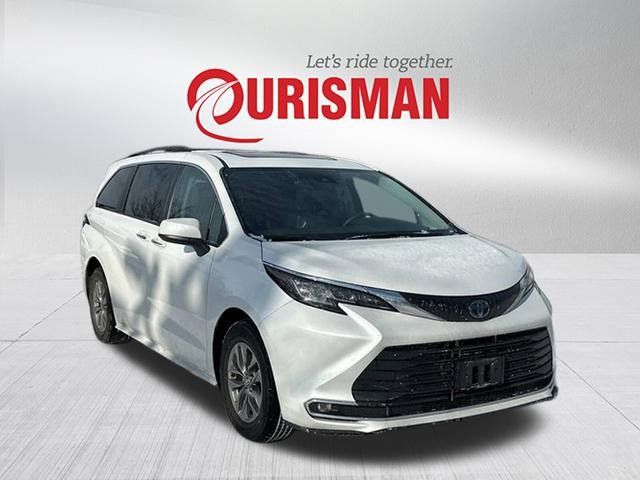 2023 Toyota Sienna XLE