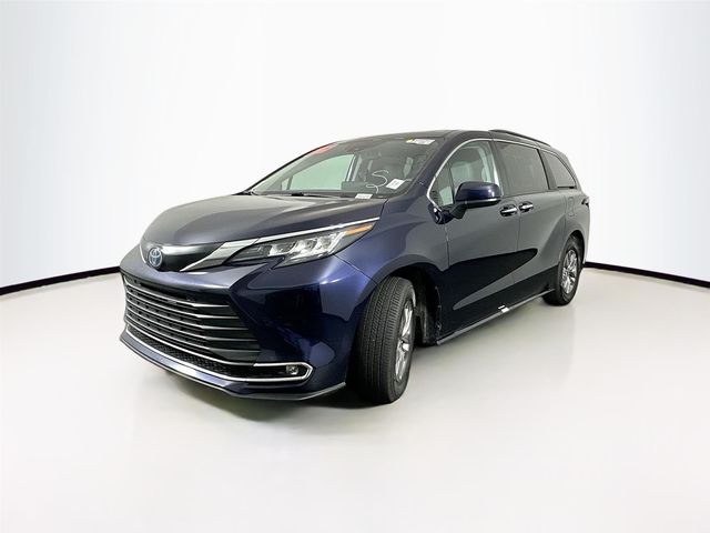 2023 Toyota Sienna XLE