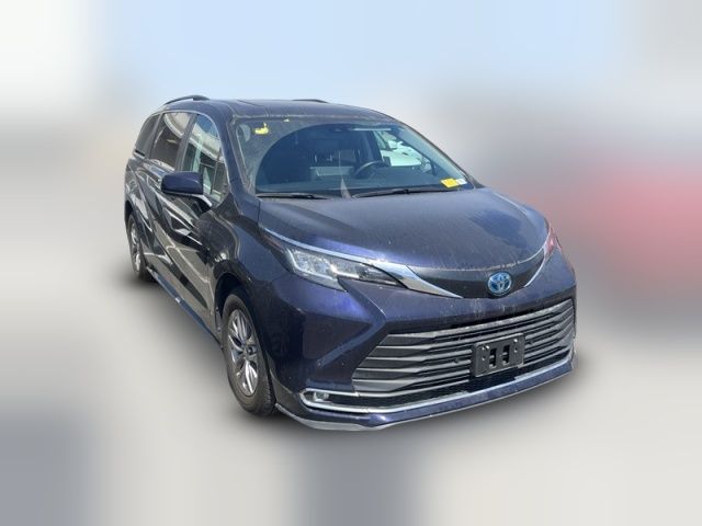 2023 Toyota Sienna XLE