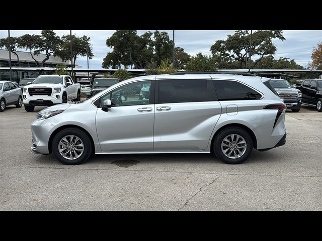 2023 Toyota Sienna XLE