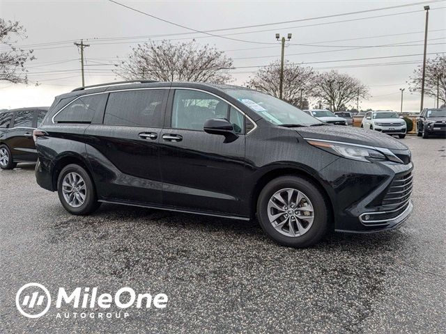 2023 Toyota Sienna XLE