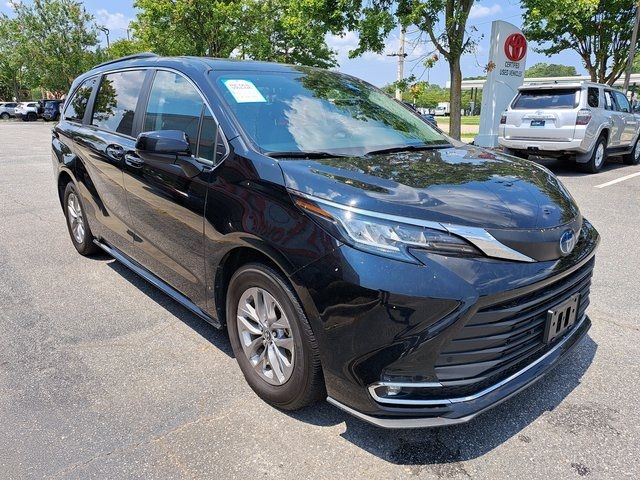 2023 Toyota Sienna XLE