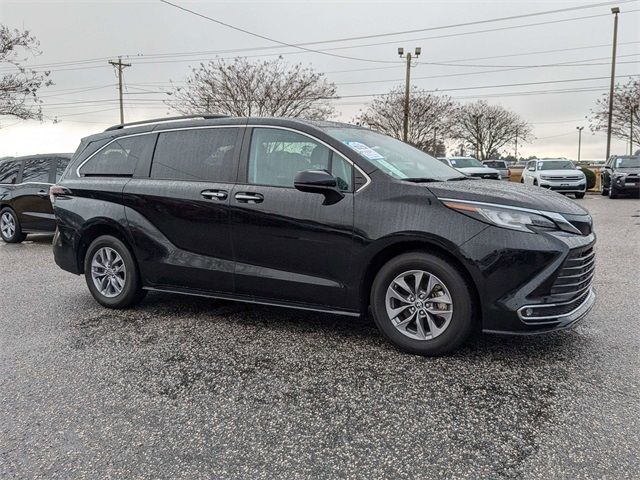 2023 Toyota Sienna XLE