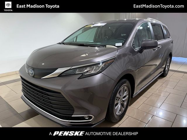 2023 Toyota Sienna XLE