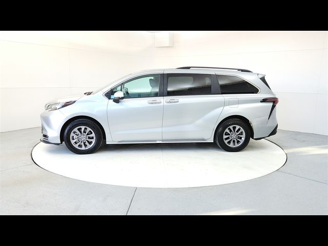 2023 Toyota Sienna XLE