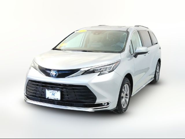 2023 Toyota Sienna XLE