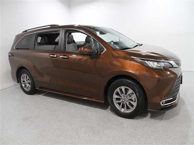 2023 Toyota Sienna XLE