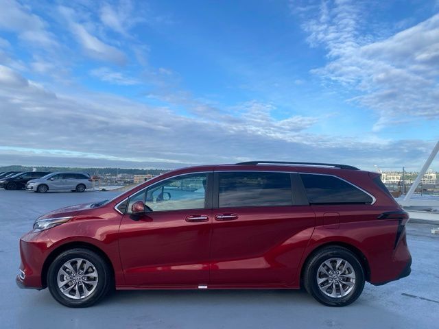 2023 Toyota Sienna XLE