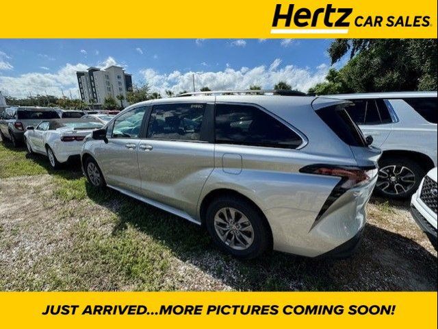 2023 Toyota Sienna XLE