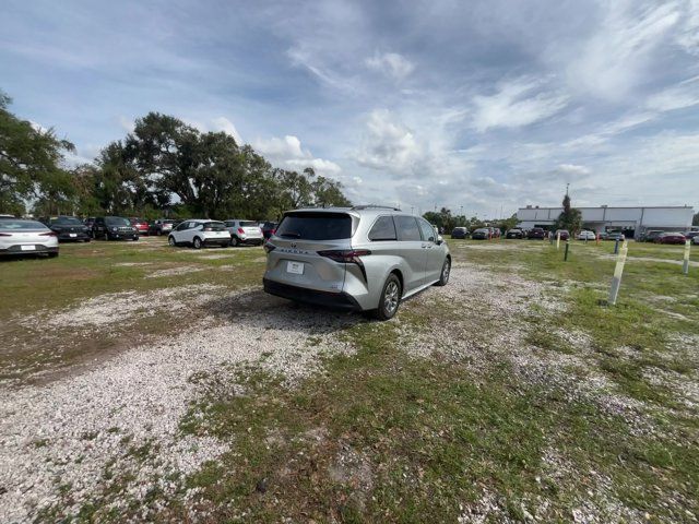 2023 Toyota Sienna XLE