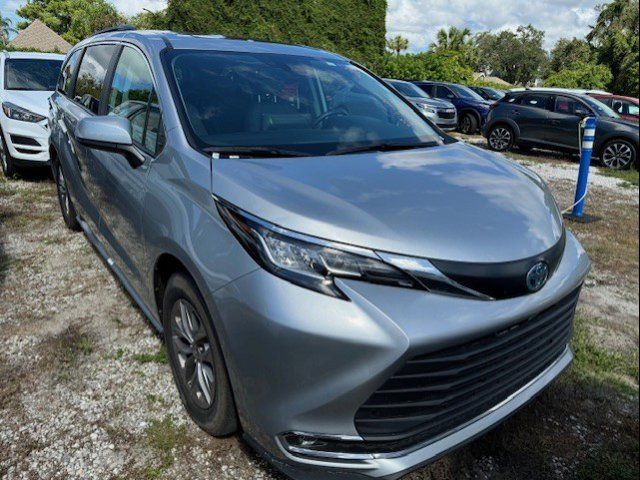 2023 Toyota Sienna XLE