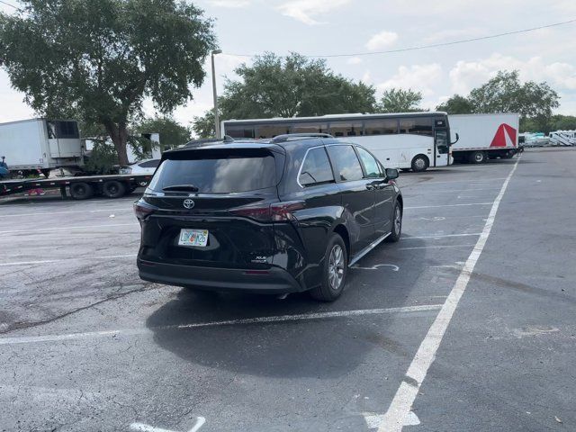 2023 Toyota Sienna XLE