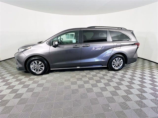 2023 Toyota Sienna XLE