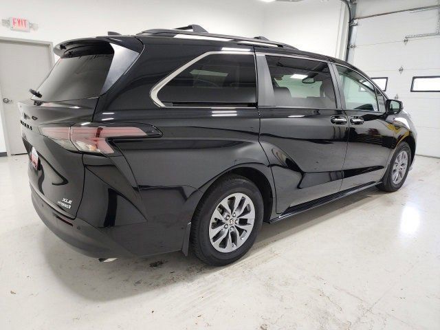 2023 Toyota Sienna XLE