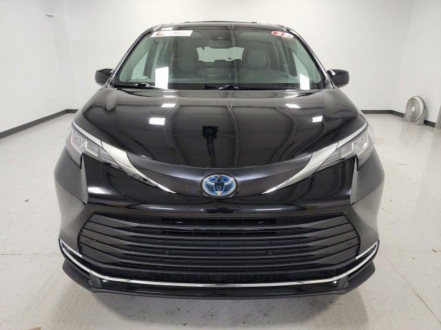 2023 Toyota Sienna XLE