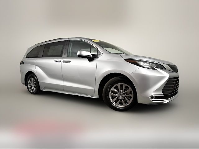 2023 Toyota Sienna XLE