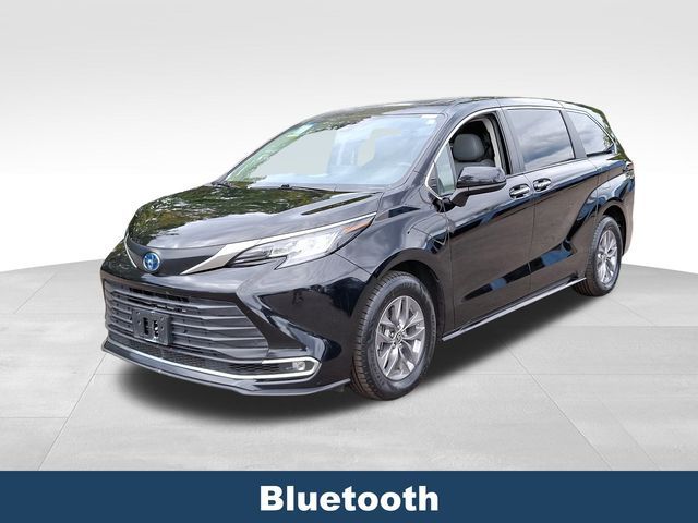 2023 Toyota Sienna XLE