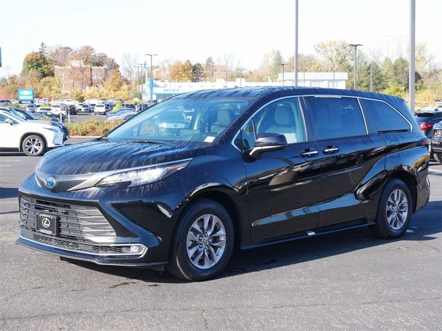 2023 Toyota Sienna XLE