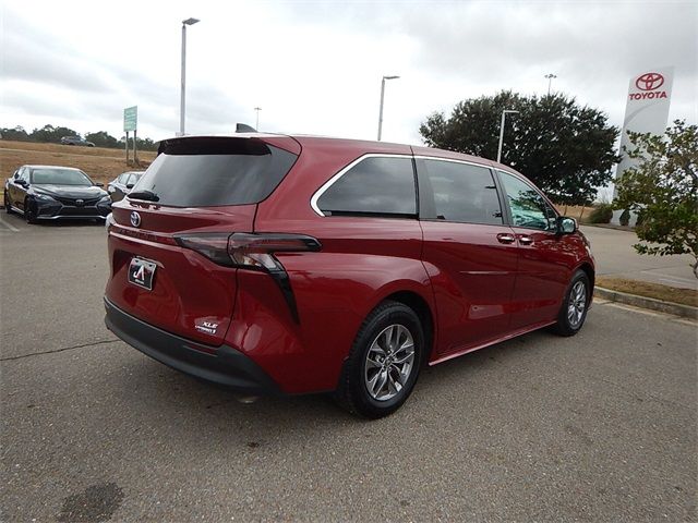 2023 Toyota Sienna XLE