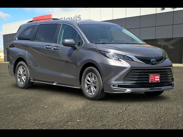 2023 Toyota Sienna XLE