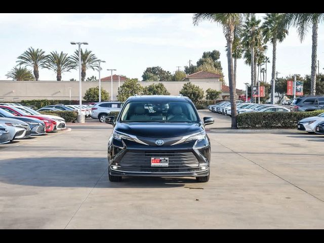 2023 Toyota Sienna XLE