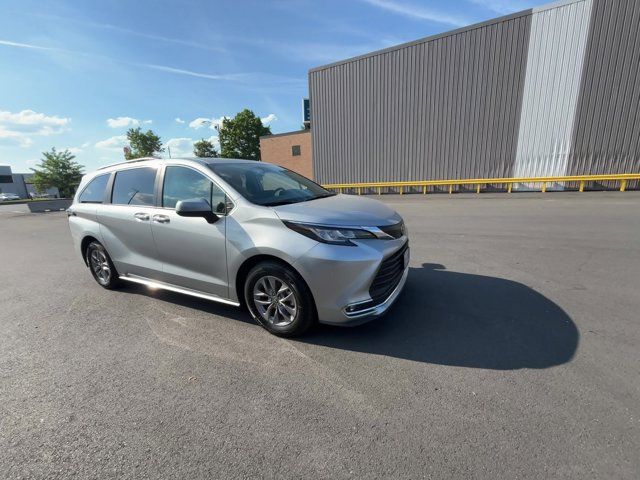 2023 Toyota Sienna XLE