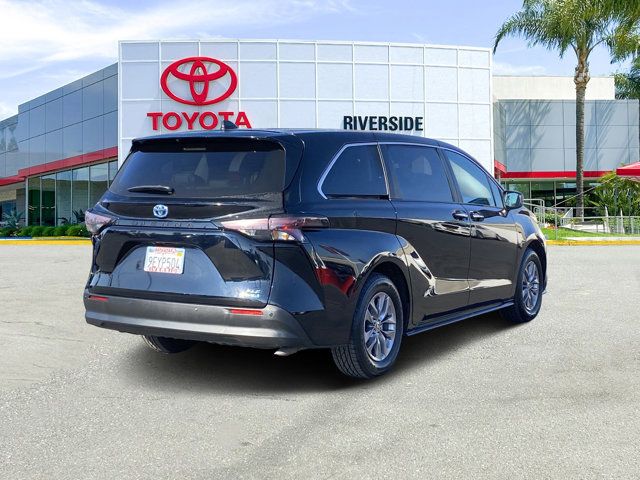 2023 Toyota Sienna XLE