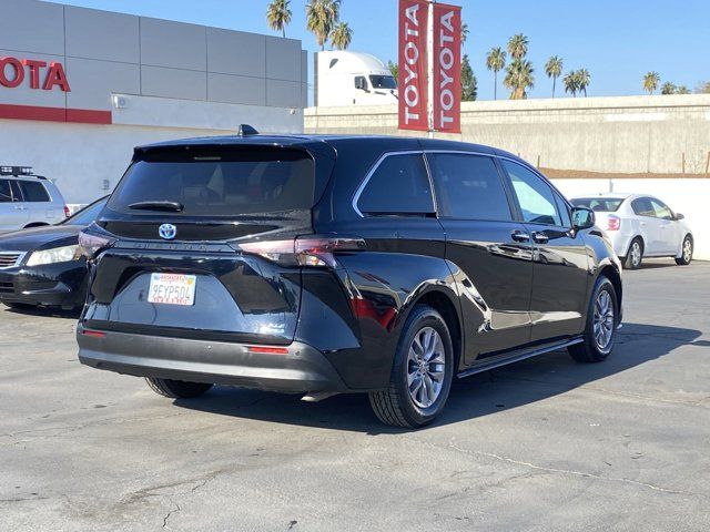 2023 Toyota Sienna XLE