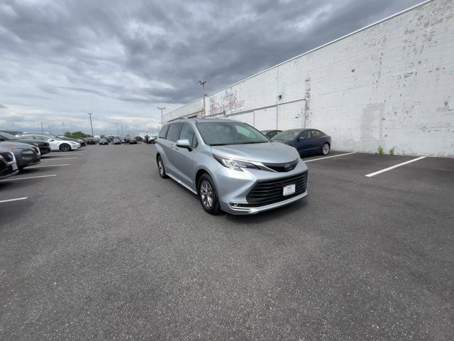 2023 Toyota Sienna XLE