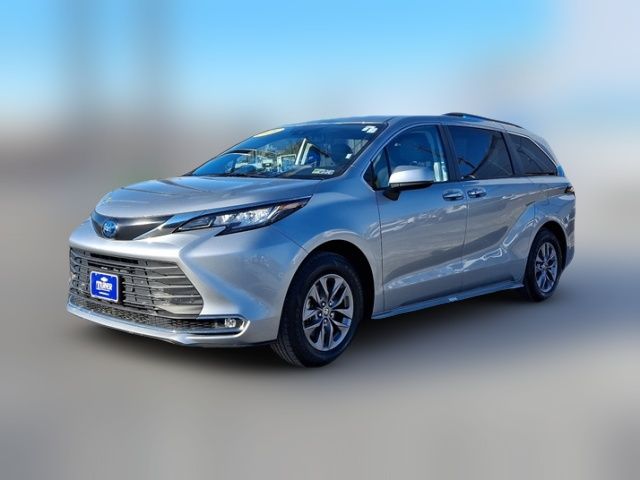 2023 Toyota Sienna XLE