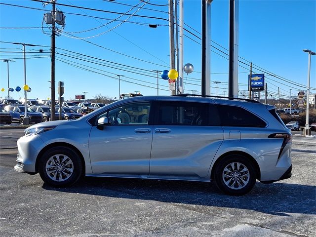 2023 Toyota Sienna XLE