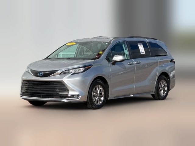 2023 Toyota Sienna XLE