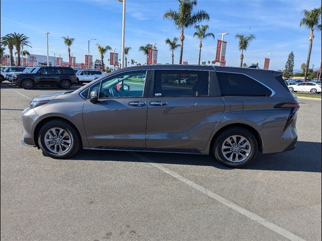 2023 Toyota Sienna XLE