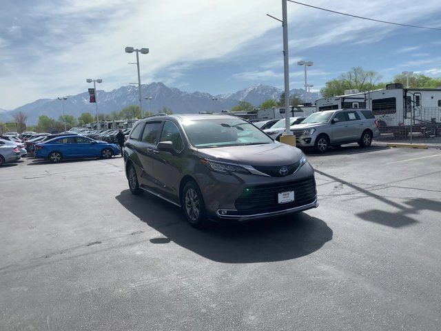 2023 Toyota Sienna XLE