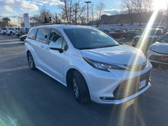 2023 Toyota Sienna XLE