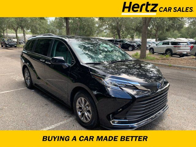 2023 Toyota Sienna XLE