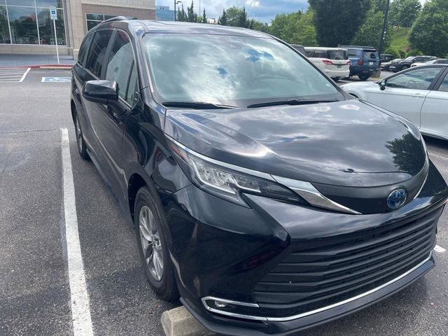2023 Toyota Sienna XLE