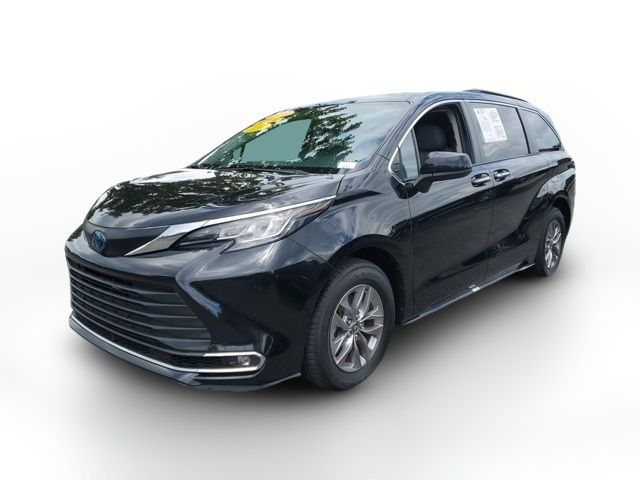 2023 Toyota Sienna XLE