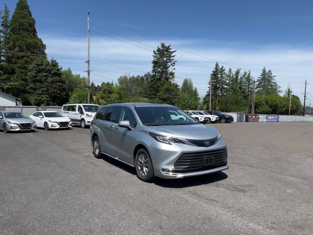 2023 Toyota Sienna XLE