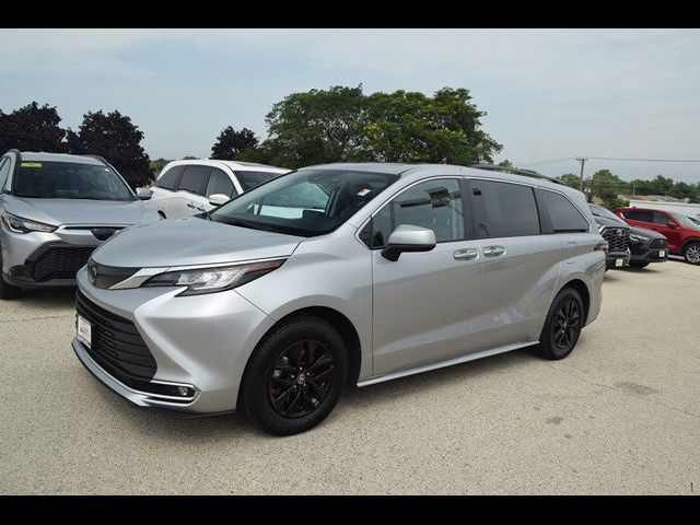 2023 Toyota Sienna XLE