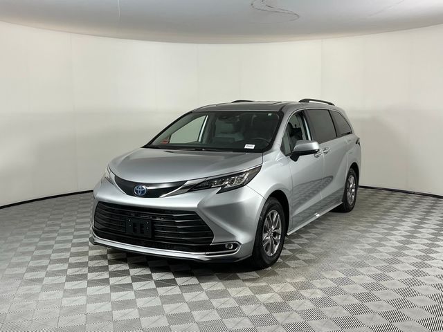 2023 Toyota Sienna XLE