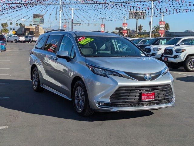 2023 Toyota Sienna XLE