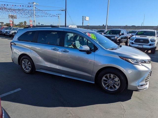 2023 Toyota Sienna XLE