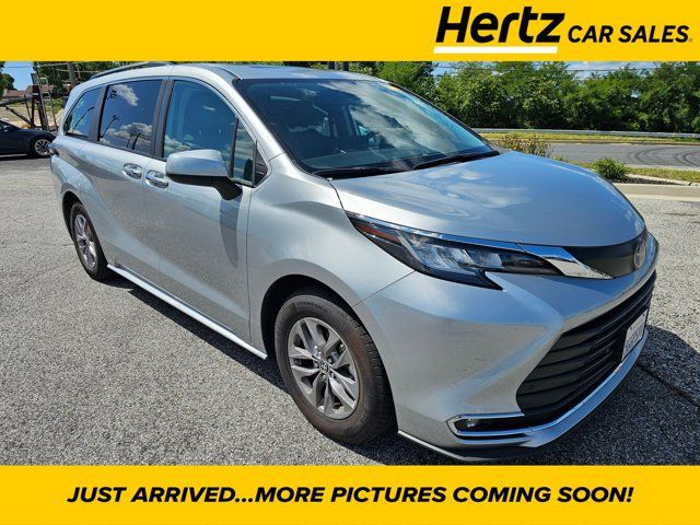 2023 Toyota Sienna XLE