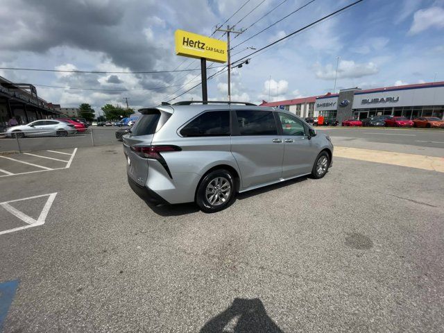 2023 Toyota Sienna XLE