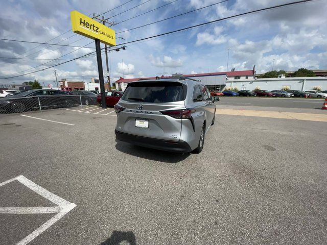 2023 Toyota Sienna XLE